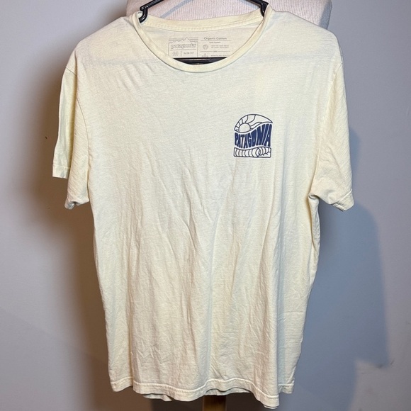 Patagonia Tops - Patagonia women’s slim fit Short Sleeve Tee in Light Cream